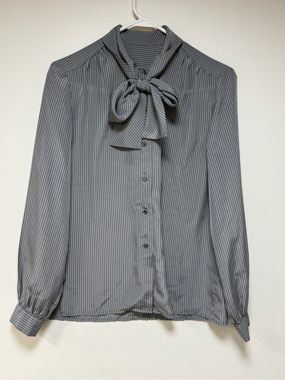 Vintage Gray Pinstripe Bow Neck Button-Front Blouse 1980 Sz 10 Corporate Chic - Picture 3 of 11